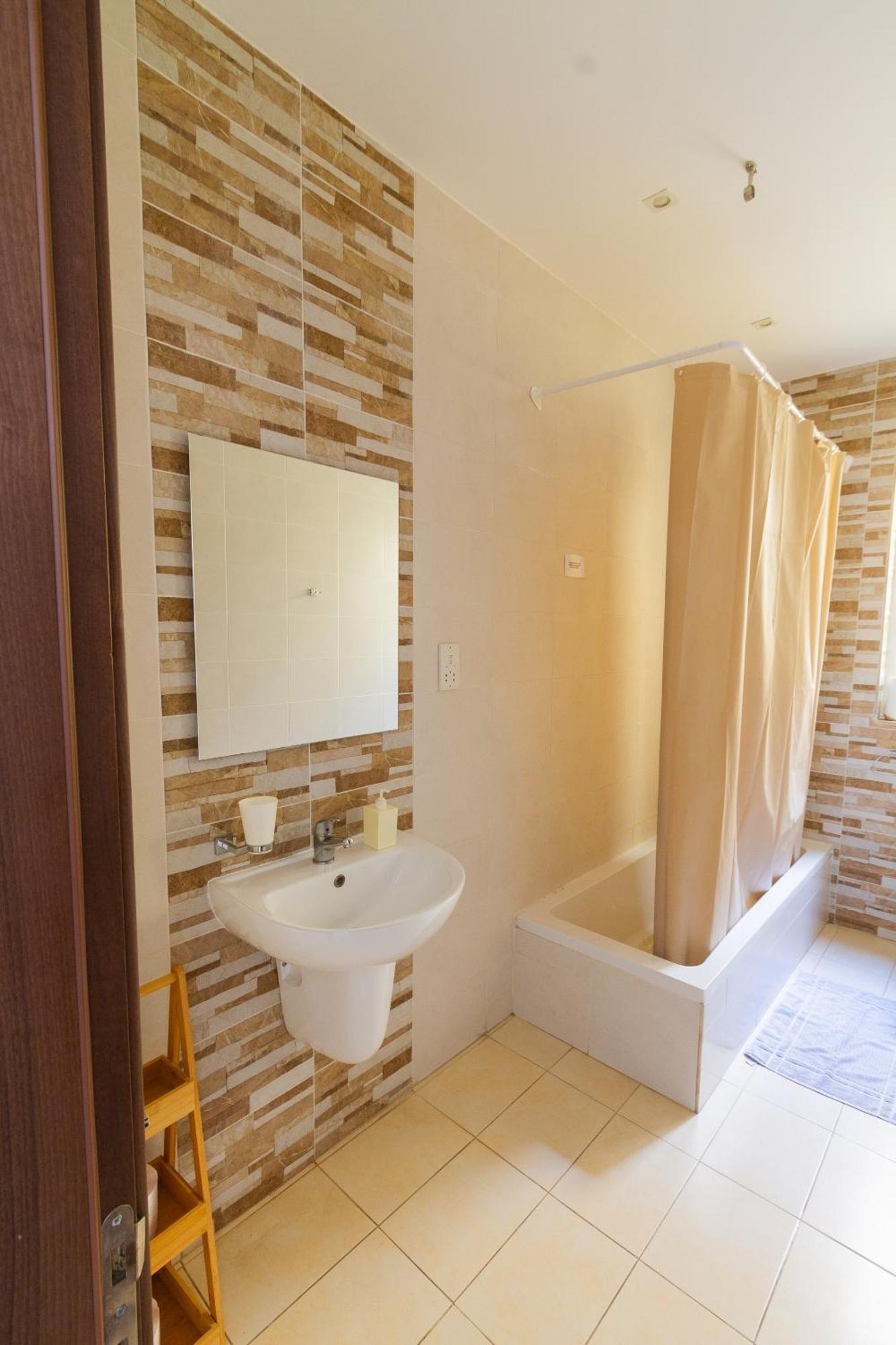 Modern & Central 2 Bedroom & 2 Bathrooms Apartment Msida Exterior photo