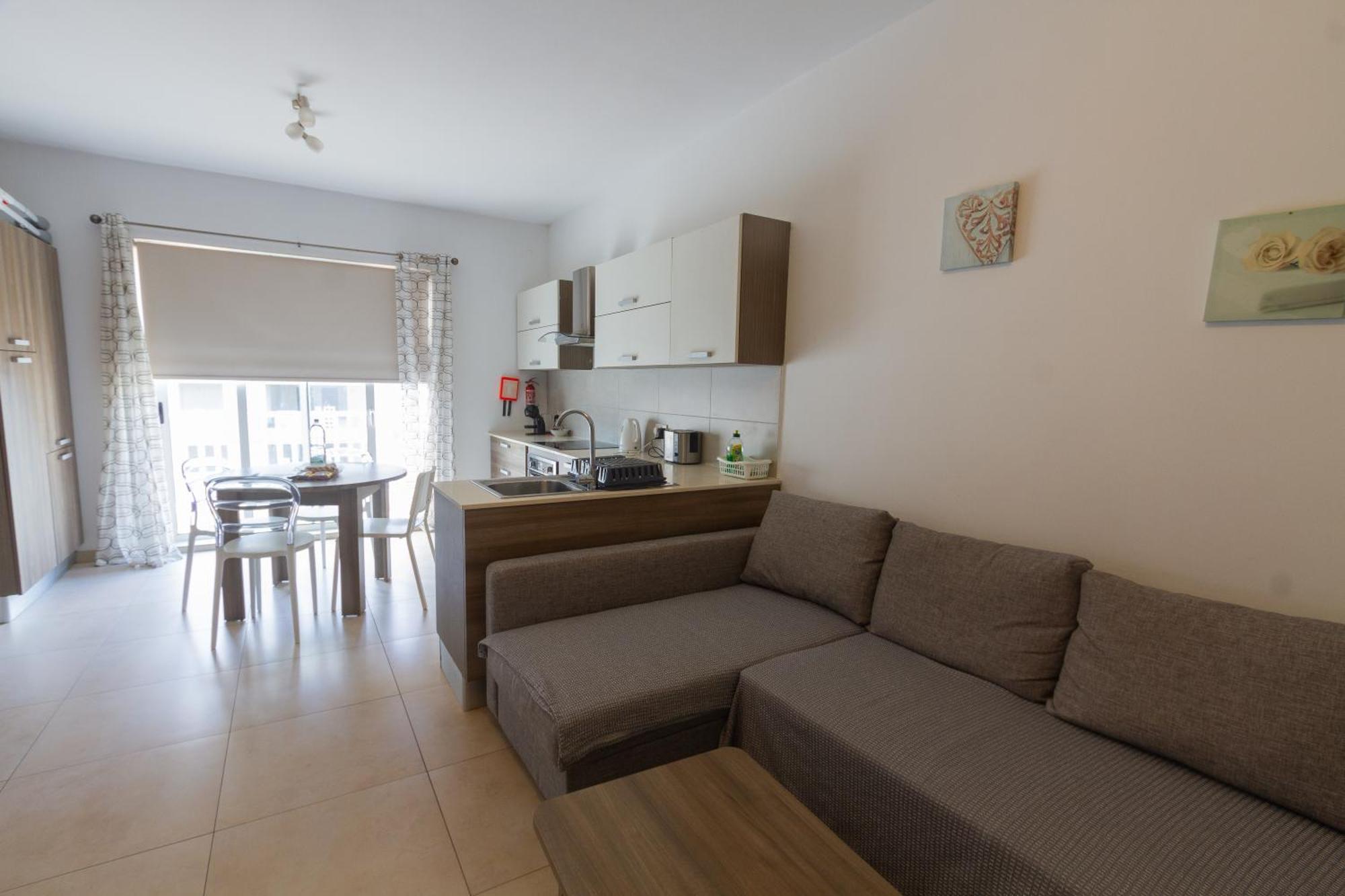 Modern & Central 2 Bedroom & 2 Bathrooms Apartment Msida Exterior photo