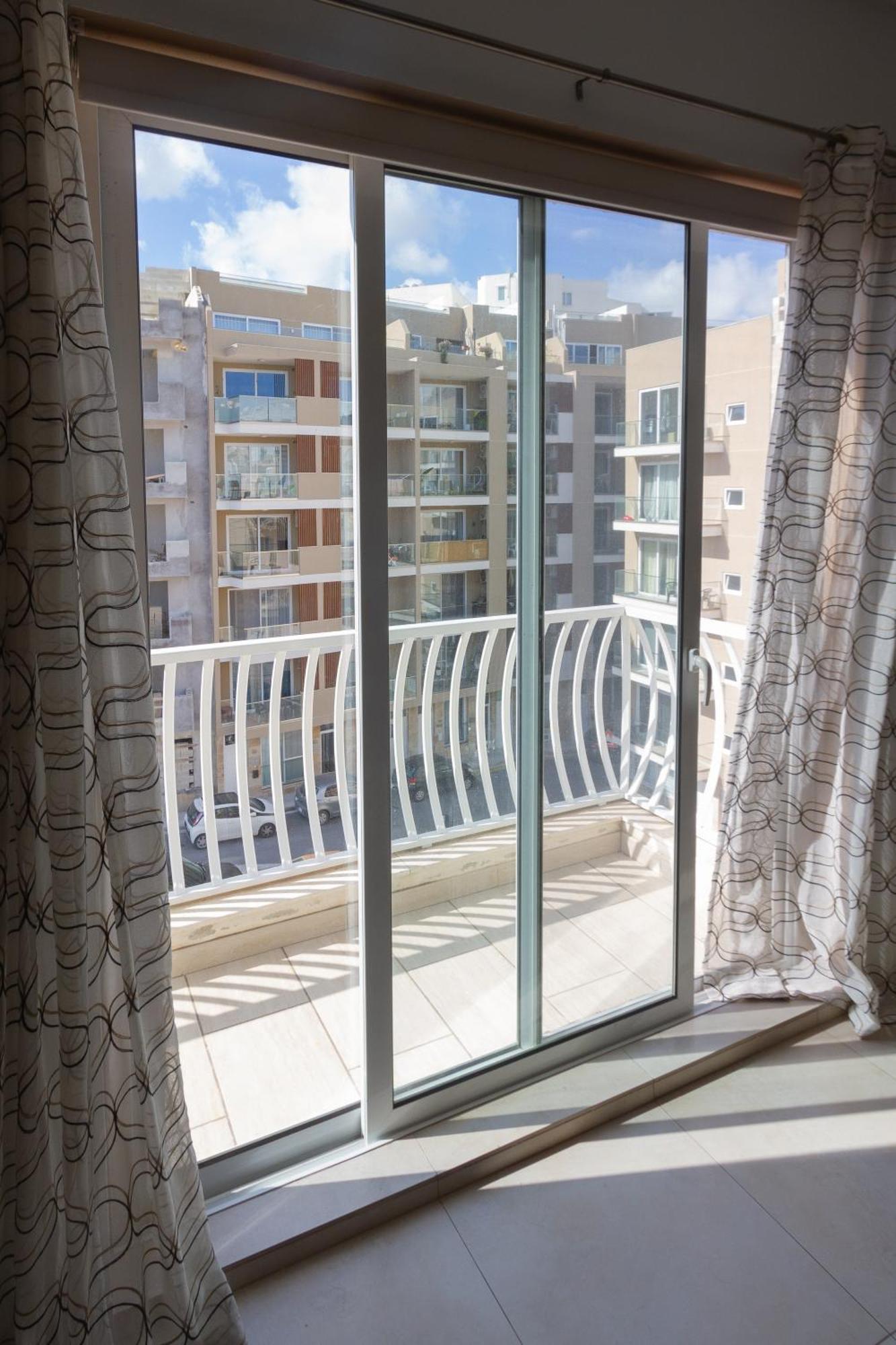 Modern & Central 2 Bedroom & 2 Bathrooms Apartment Msida Exterior photo