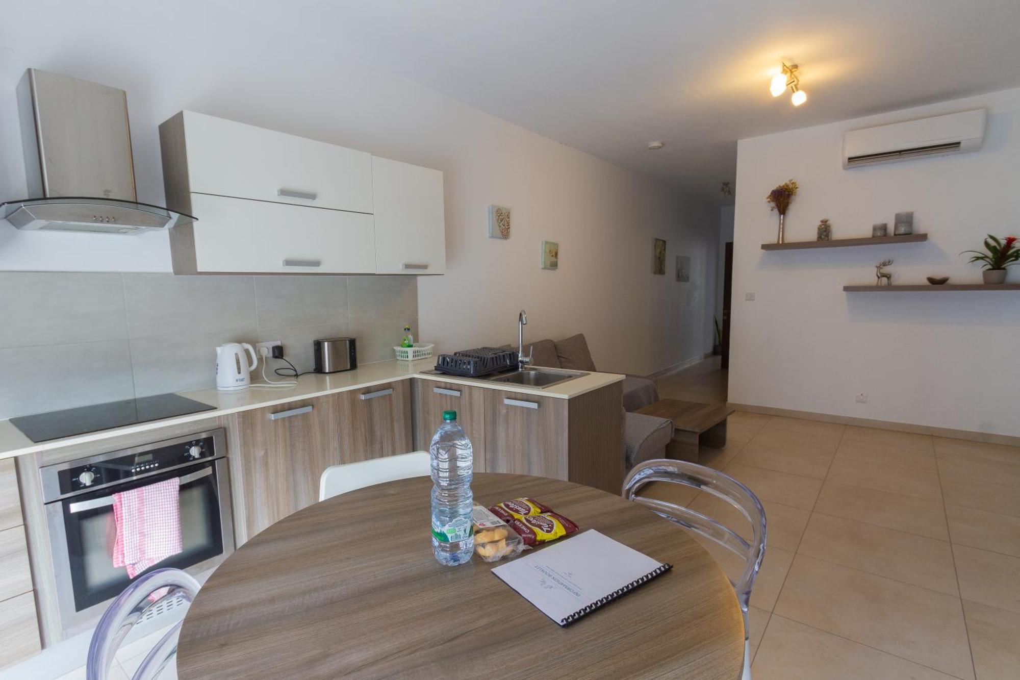 Modern & Central 2 Bedroom & 2 Bathrooms Apartment Msida Exterior photo